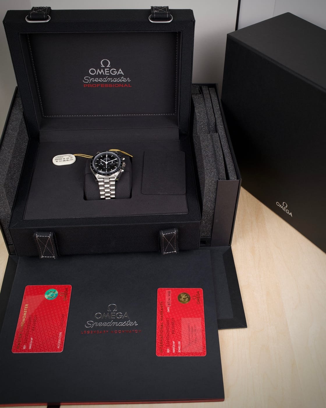 Omega Speedmaster Moonwatch Professional — photo 17